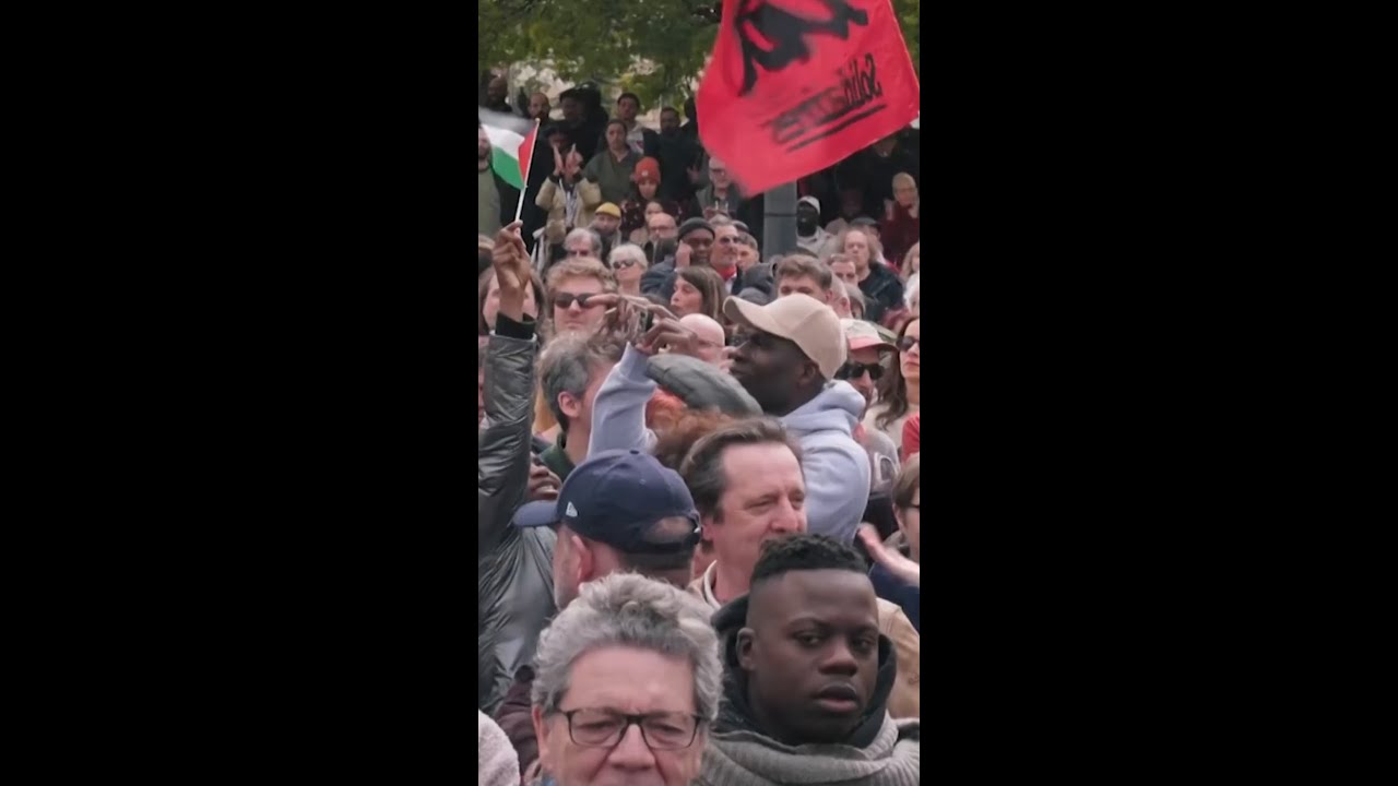 Manifestation contre le racisme : des milliers de personnes réunies autour de Bally Bagayoko